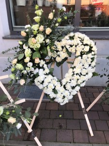 WIENIEC SERCE KOMPOZYCJA POGRZEBOWA