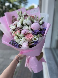 BUKIET MIX KWIATÓW W MATOWYM WODOODPORNYM PAPIERZE