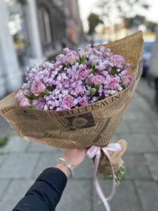 RÓŻOWY BUKIET W PAPIERZE